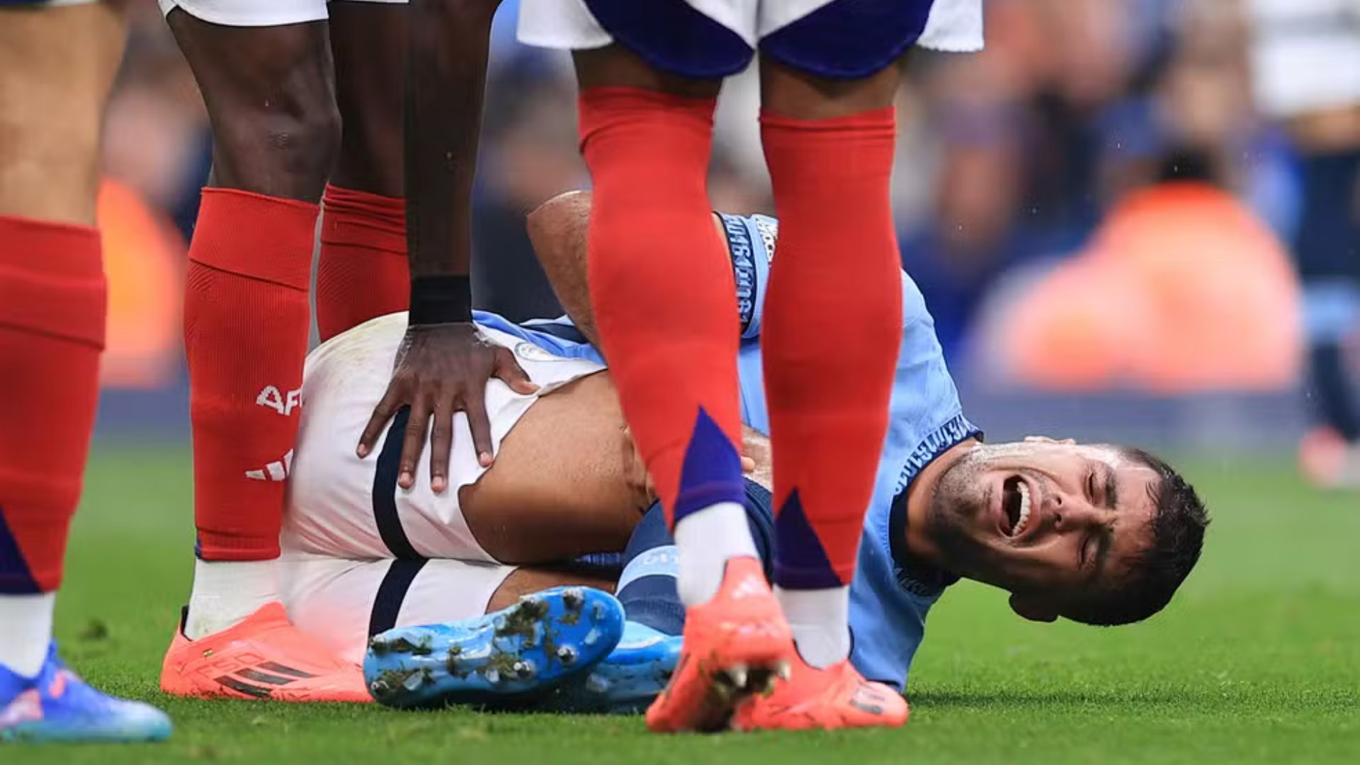 Rodri passa por cirurgia e está fora da temporada; Guardiola segue em busca de substitutos para o volante