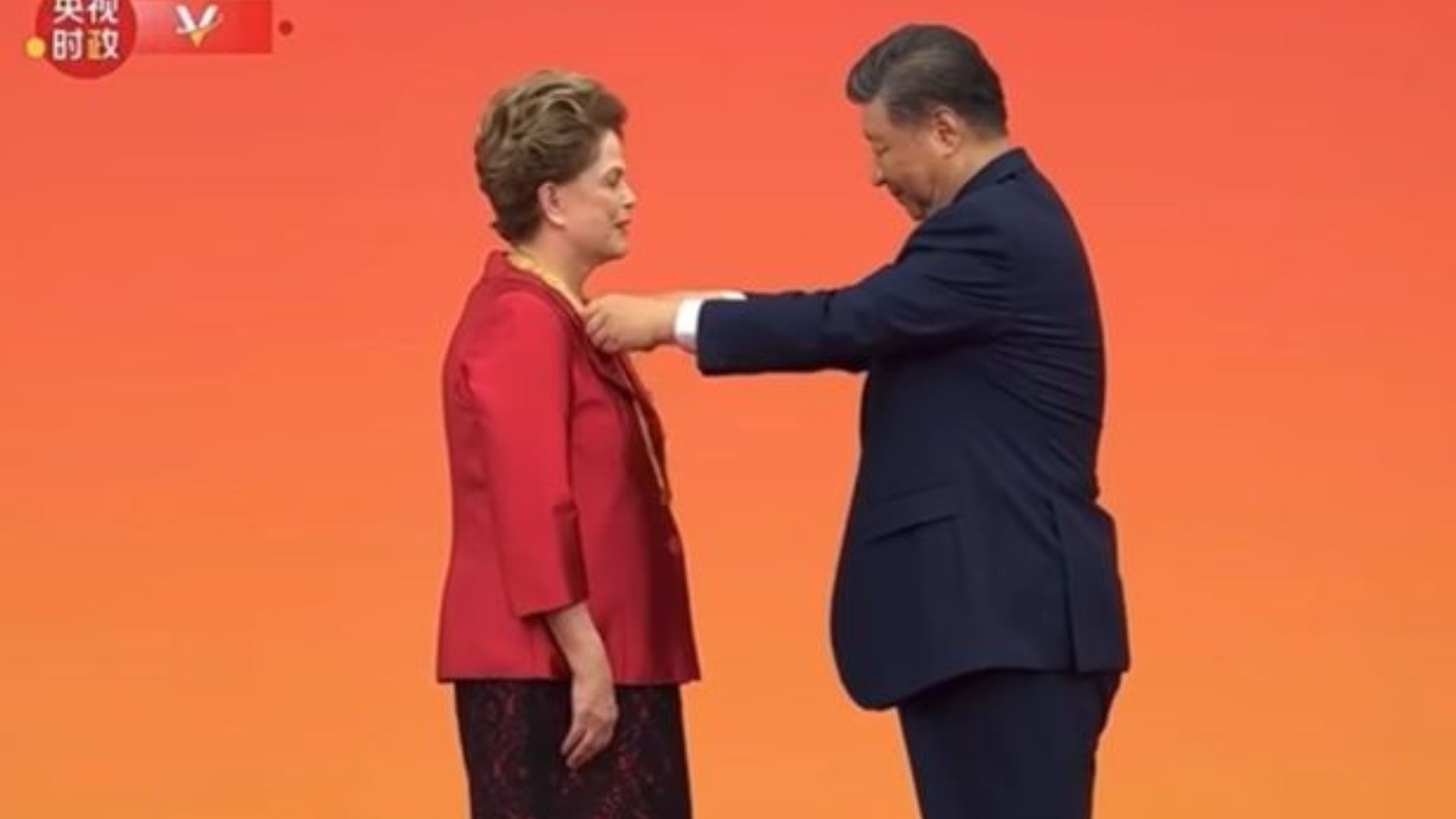 Dilma recebe Medalha da Amizade da China das mãos de presidente Xi Jinping