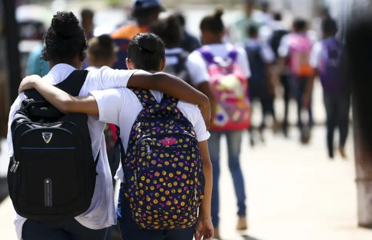 Brasil discute estratégias para melhorar educação para a adolescência em Seminário Internacional no Inep