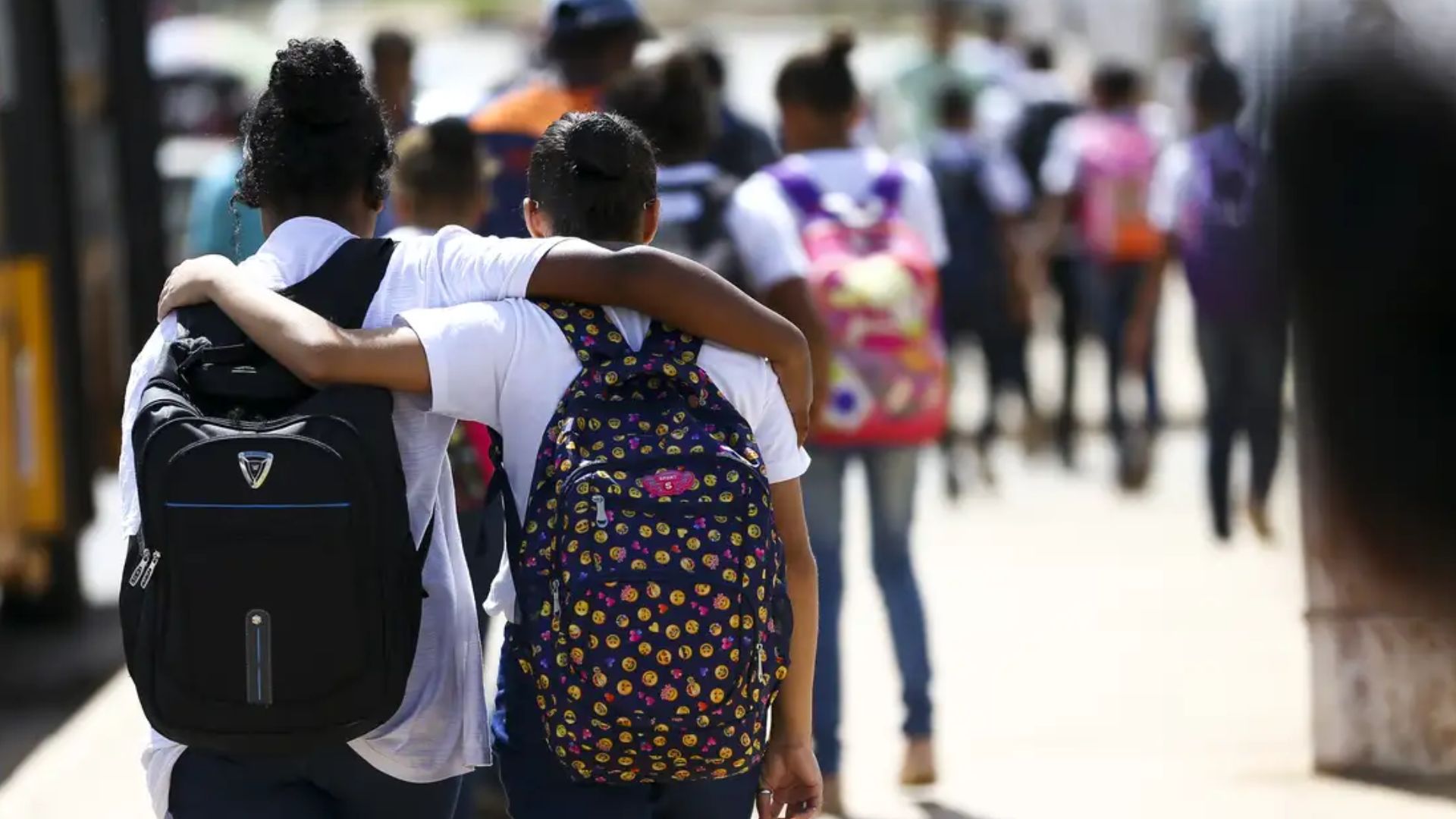 Brasil discute estratégias para melhorar educação para a adolescência em Seminário Internacional no Inep