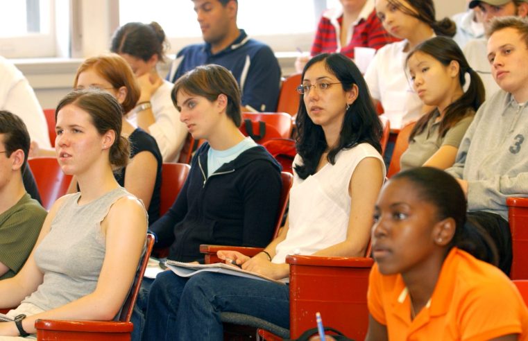 Países da OCDE reduzem percentual de jovens nem-nem