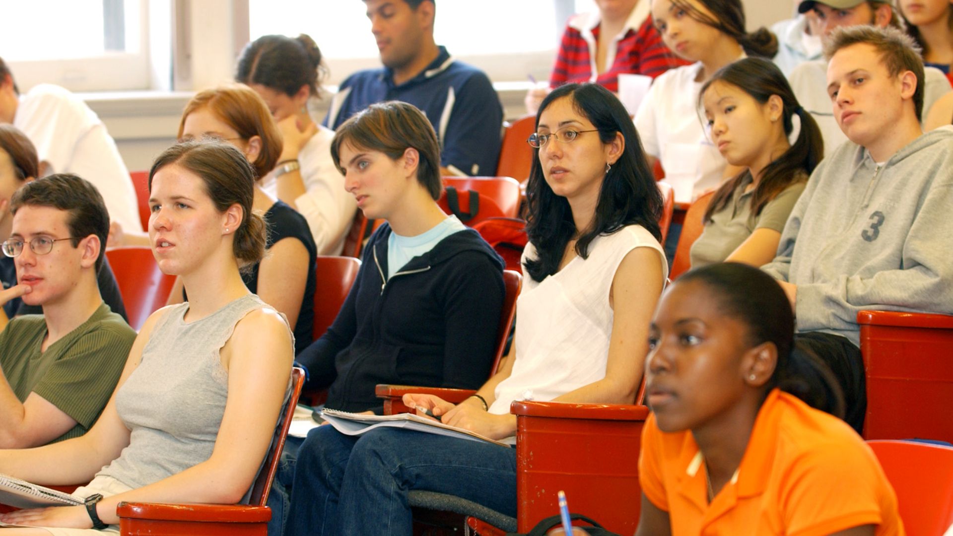 Países da OCDE reduzem percentual de jovens nem-nem