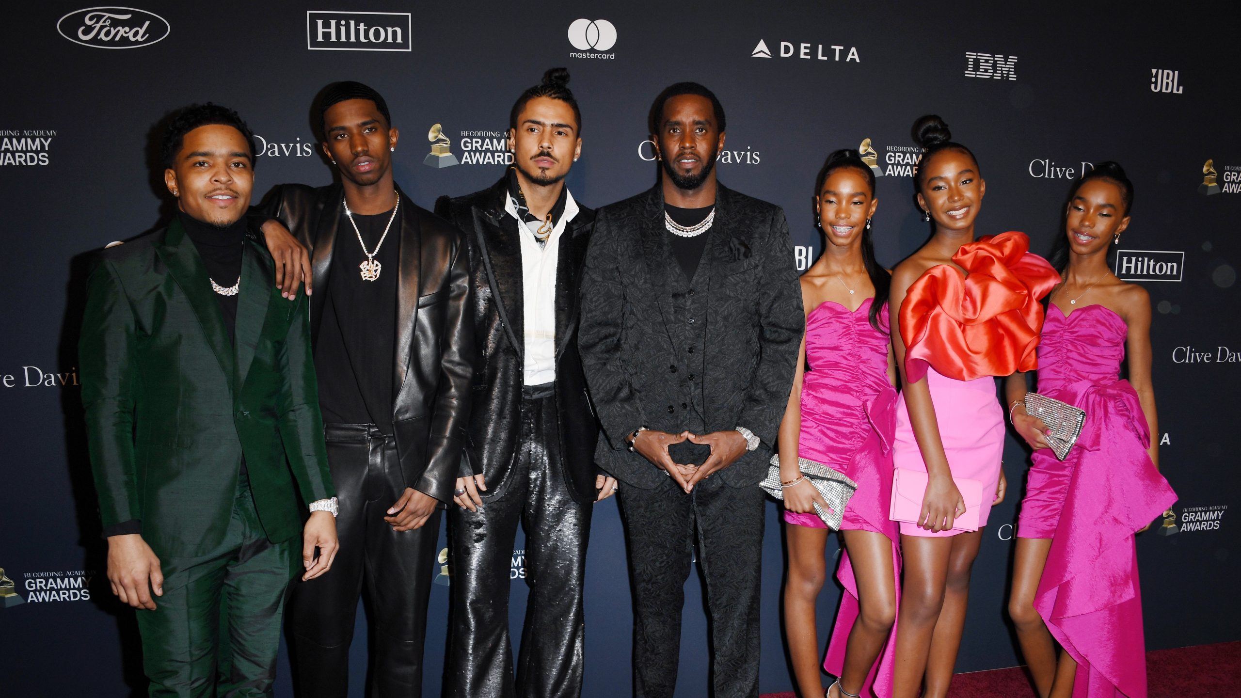 Filhos de Sean ‘Diddy’ Combs quebram silêncio e se manifestam sobre rumores relacionados à morte da mãe, Kim Porter, após prisão do cantor