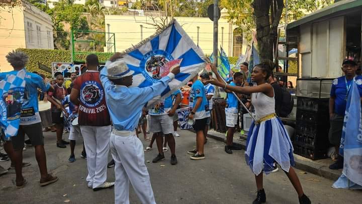 Com presença de escola de samba, Praça Tião Belo é  inaugurada na comunidade do Santa Marta em Botafogo