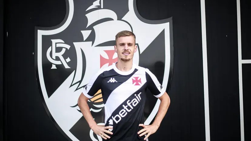 Vasco fecha com Maxime Dominguez e reforça meio-campo para sequência da temporada