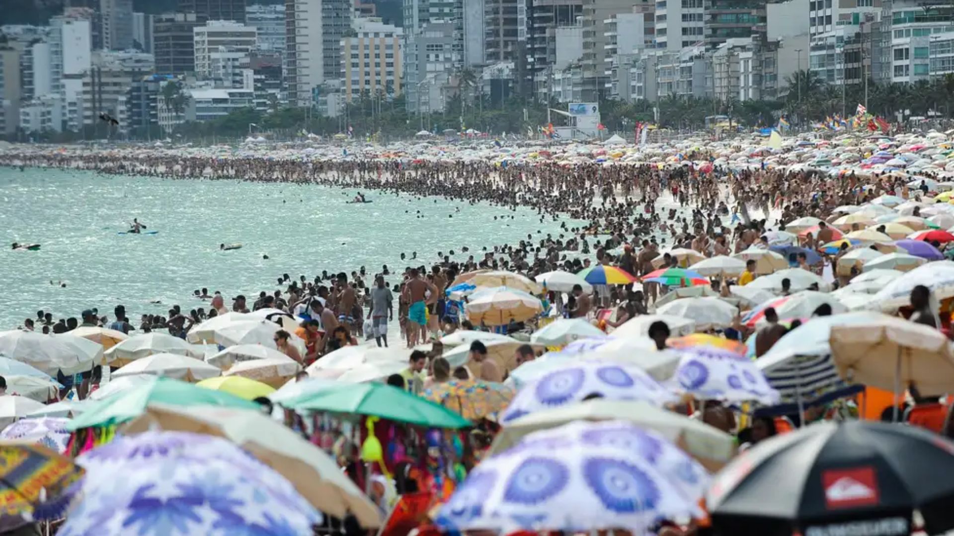 Rio tem calor de 41 graus e pouca umidade relativa do ar