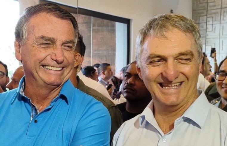 Candidato à prefeitura de cidade paulista, irmão de Bolsonaro recebe ex-presidente e Tarcísio em ato de campanha