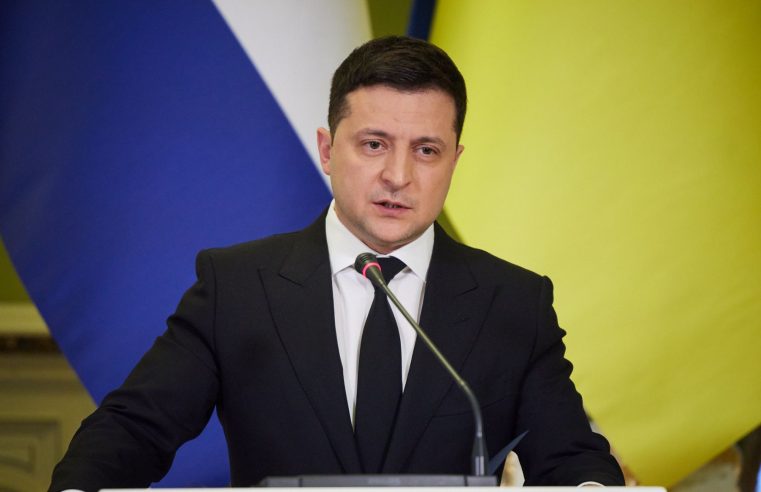 Ucrânia: Após Zelensky anunciar reformulação no governo, ministros renunciam