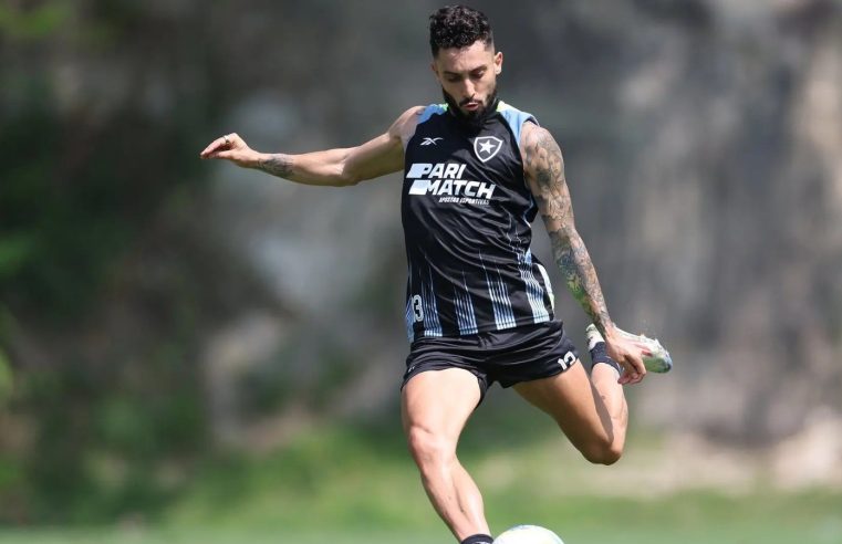 Botafogo apresenta Alex Telles e jogador fala sobre influência Tiquinho para vinda ao clube: ‘O que ele falou, eu encontrei aqui’