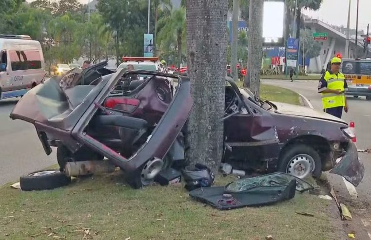 Carro colide com árvore na Gávea e deixa dois mortos