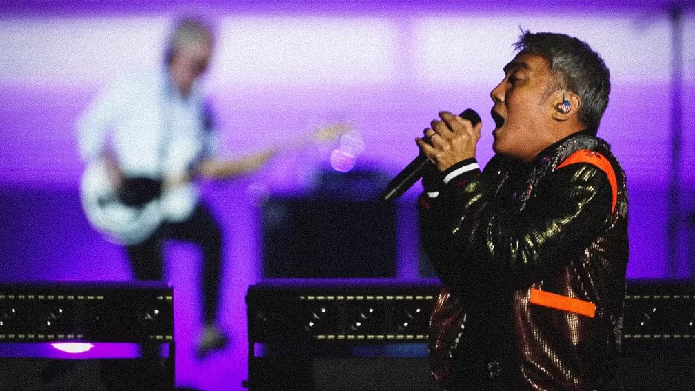 Vocalista do Journey se pronuncia após apresentação decepcionante no Rock in Rio: ‘Não fomos perfeitos, especialmente eu’