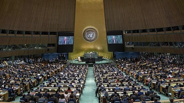 Delegações diplomáticas deixam auditório durante discurso do primeiro-ministro de Israel na ONU