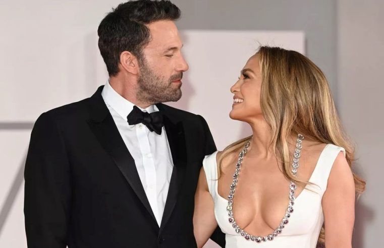 Jennifer Lopez remove tatuagem em homenagem ao ex-marido Ben Affleck