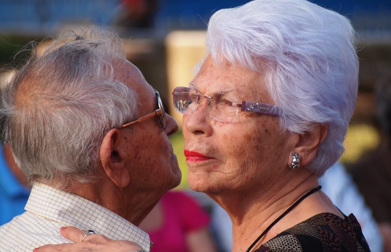 Amor na terceira idade: Casamentos entre pessoas com mais de 60 anos aumentam no Brasil