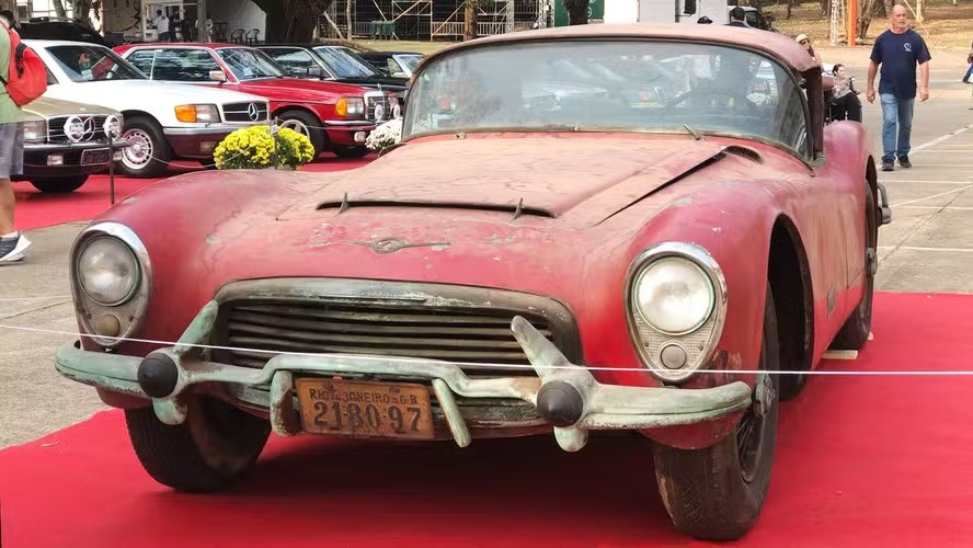 Conversível de 1956, considerado automóvel mais bonito do Brasil, é encontrado e será exposto pela primeira vez no Rio no ‘Village Classic Cars’