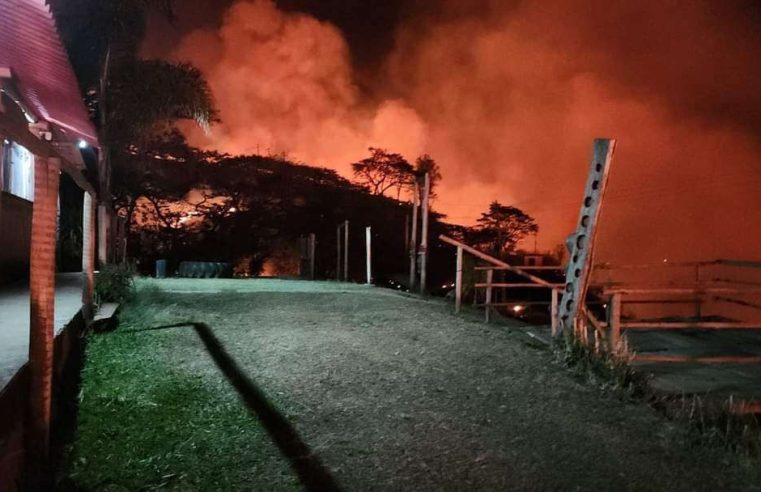 Homem é preso suspeito de provocar incêndio criminoso em Valença, região Sul do RJ