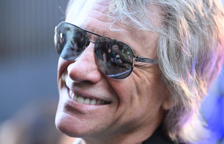 Jon Bon Jovi salva mulher que pretendia pular de ponte nos EUA