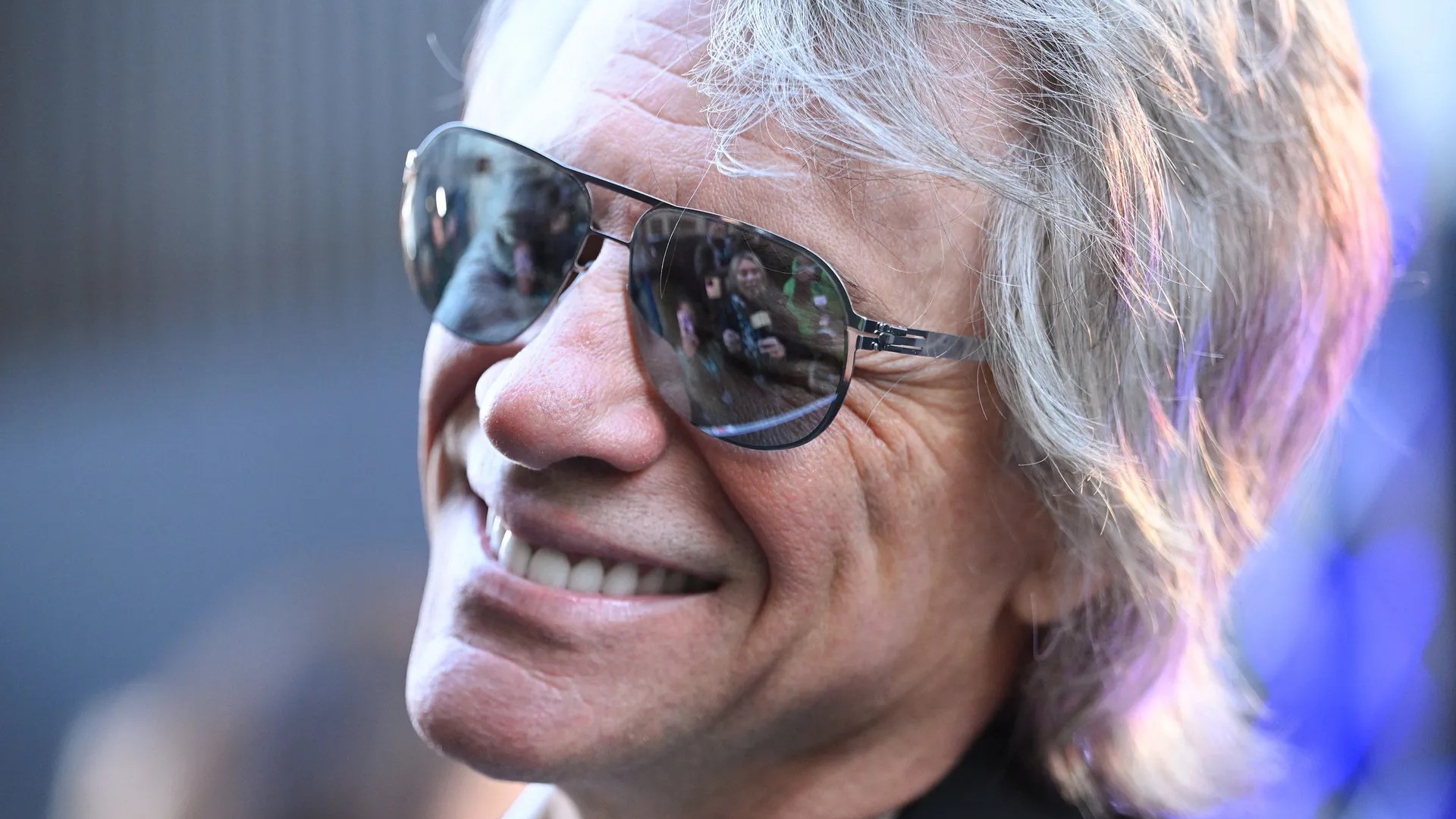 Jon Bon Jovi salva mulher que pretendia pular de ponte nos EUA