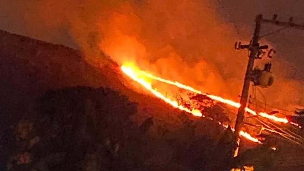 Idoso de 61 anos é preso sob suspeita de causar incêndio que destruiu 1.443 hectares na Serra da Beleza, no interior do Rio