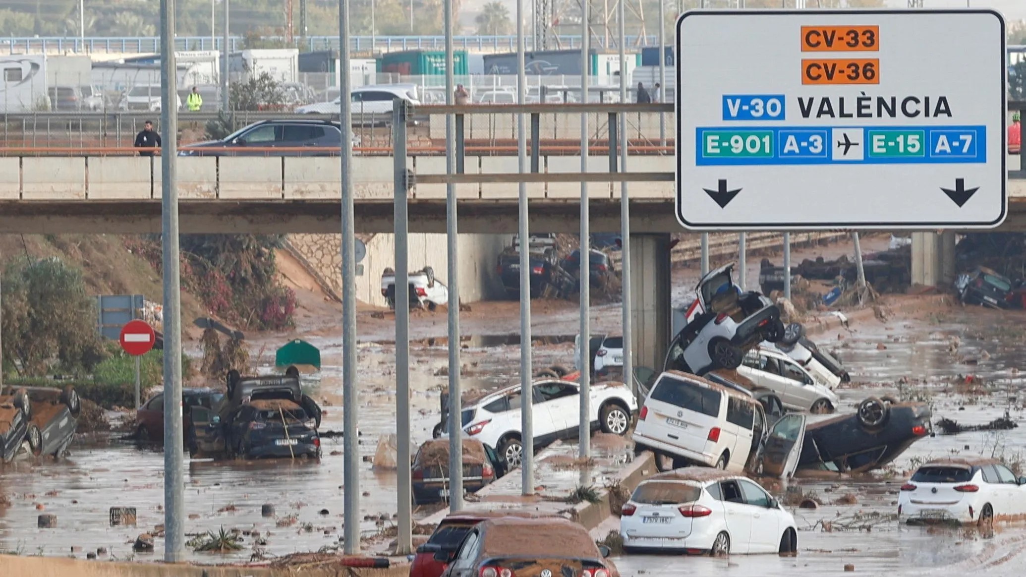 Espanha: Enchentes severas causam mais de 150 mortes e país decreta luto nacional de 3 dias