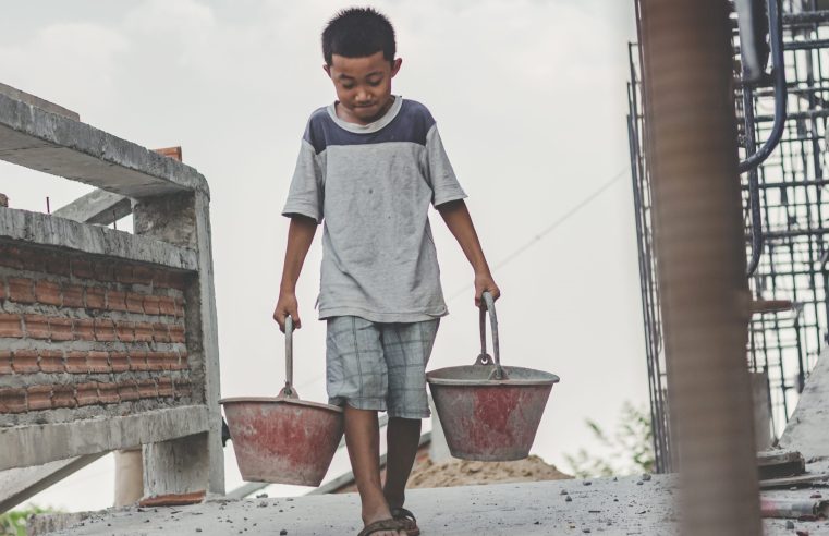 Mais de 1,6 milhão de menores estão em situação de trabalho infantil no Brasil, diz IBGE