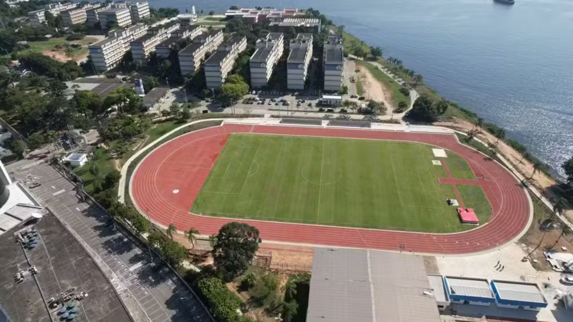 Advogado aciona Justiça para garantir acesso à pista de atletismo da UFF, trancada apesar de investimento de R$ 14 milhões