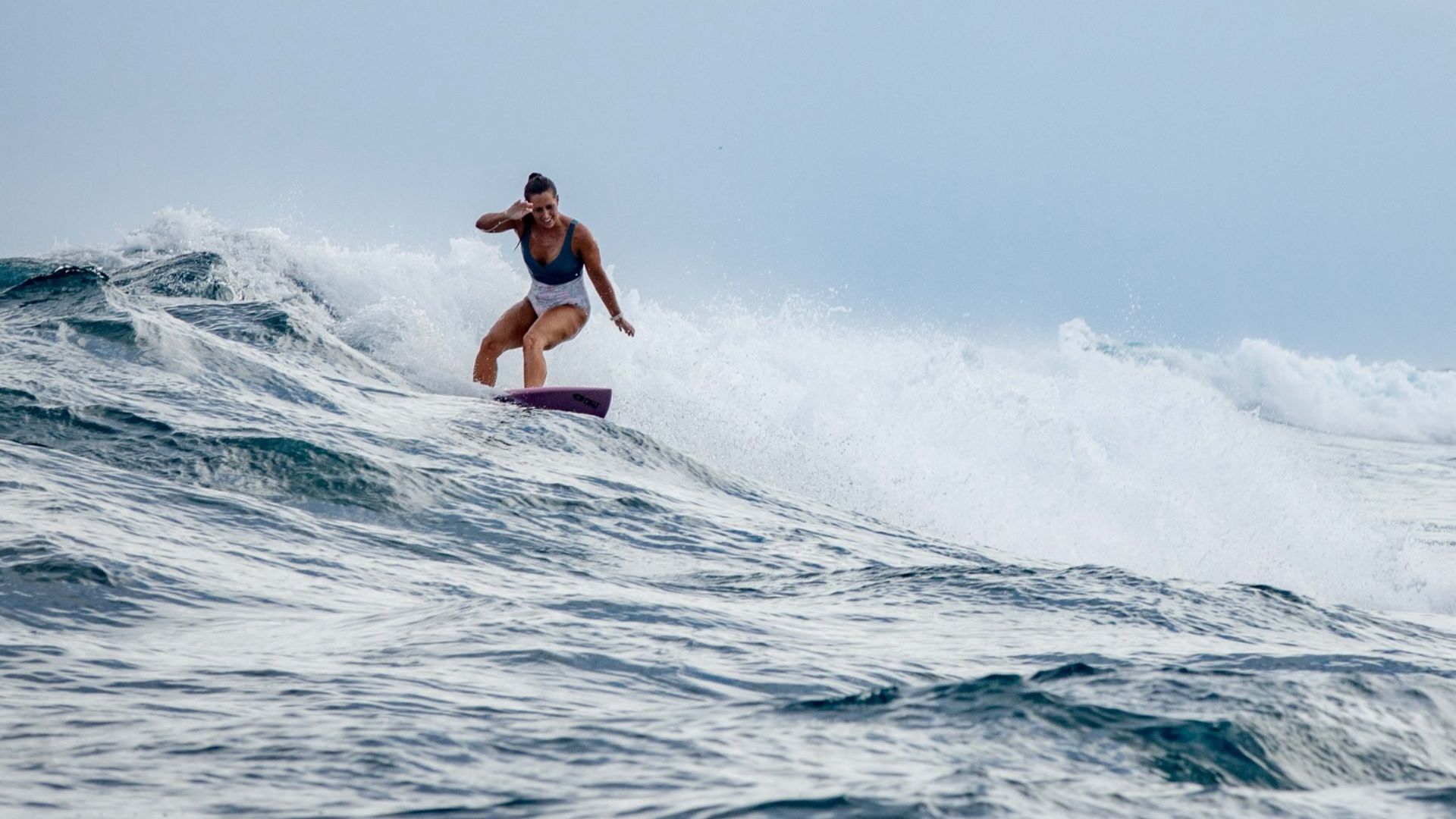 Surfista italiana morre após ser atacada por peixe-espada na Indonésia