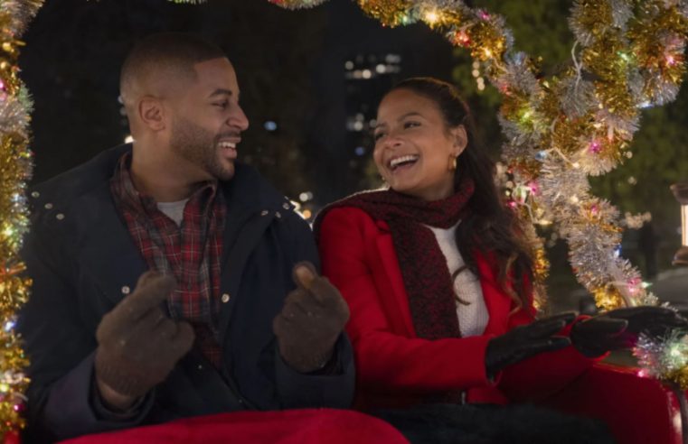 ‘Sintonia de Natal’: romance natalino da Netflix traz Christina Milian em busca do show dos sonhos