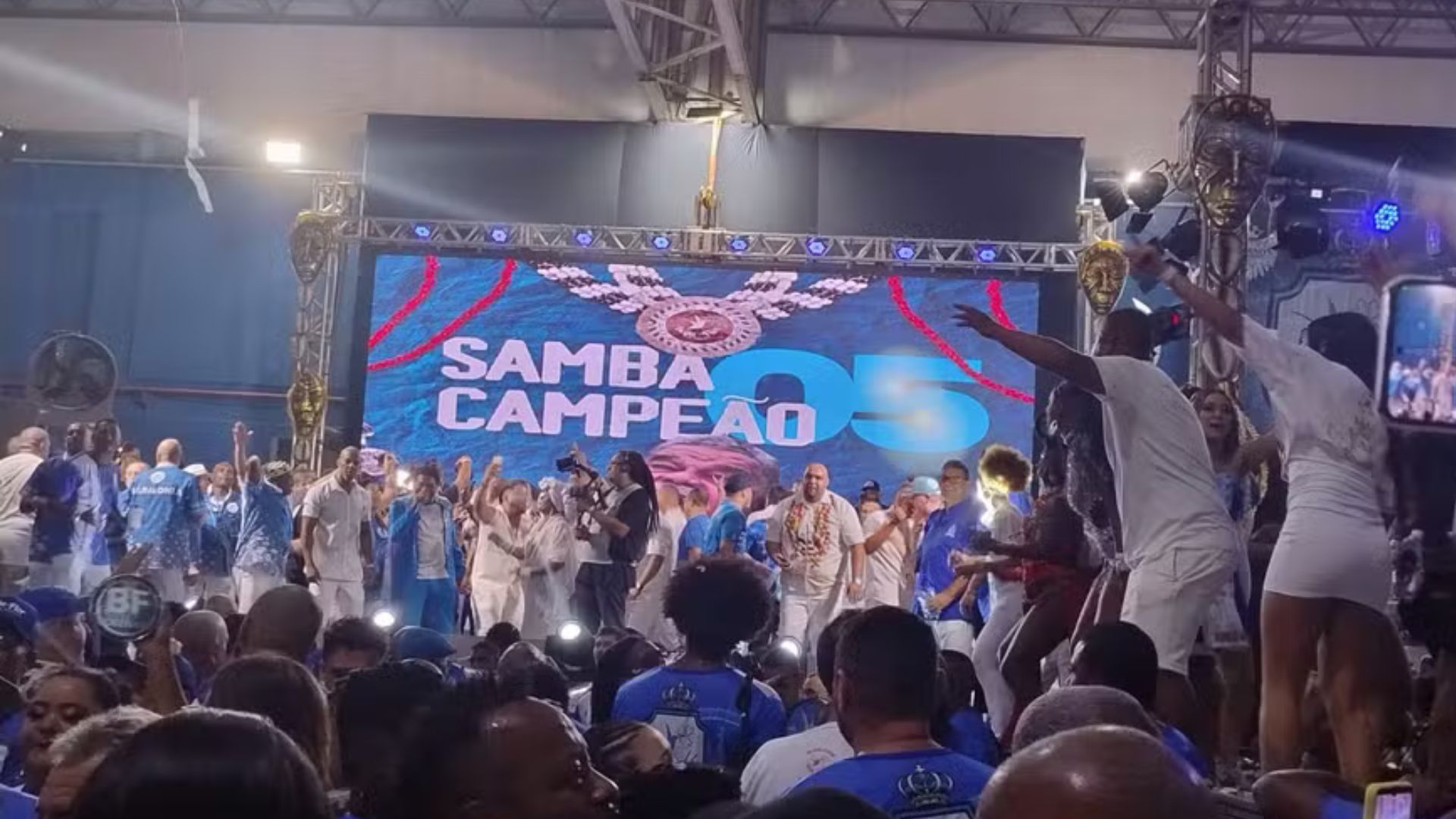 Beija-Flor escolhe samba da parceria de Romulo Massacesi para Carnaval 2025, homenageando carnavalesco Laíla