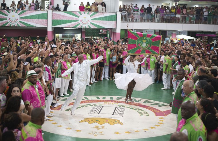 Mangueira realiza semifinal da escolha do samba-enredo neste sábado (12)