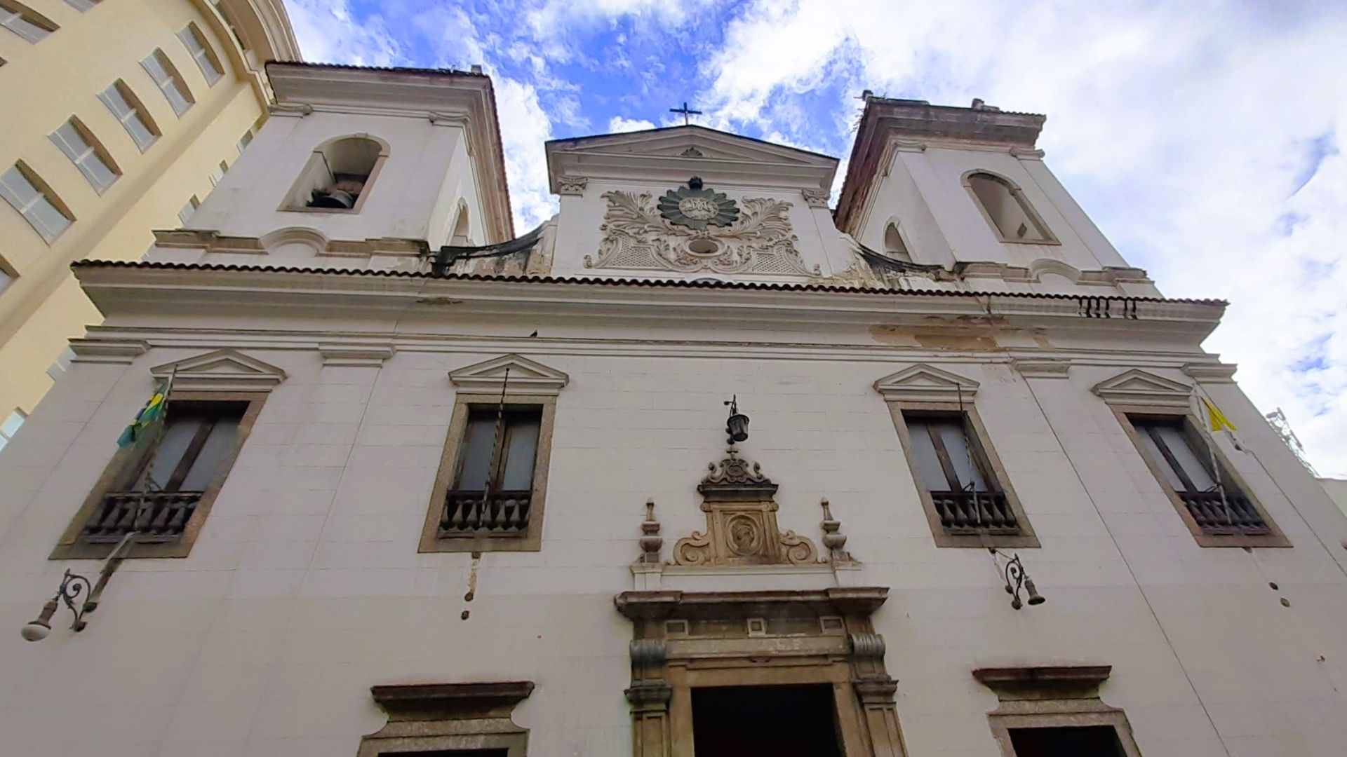 Igreja histórica no Centro do Rio tem objetos roubados e padre lamenta: ‘Deus é mais’