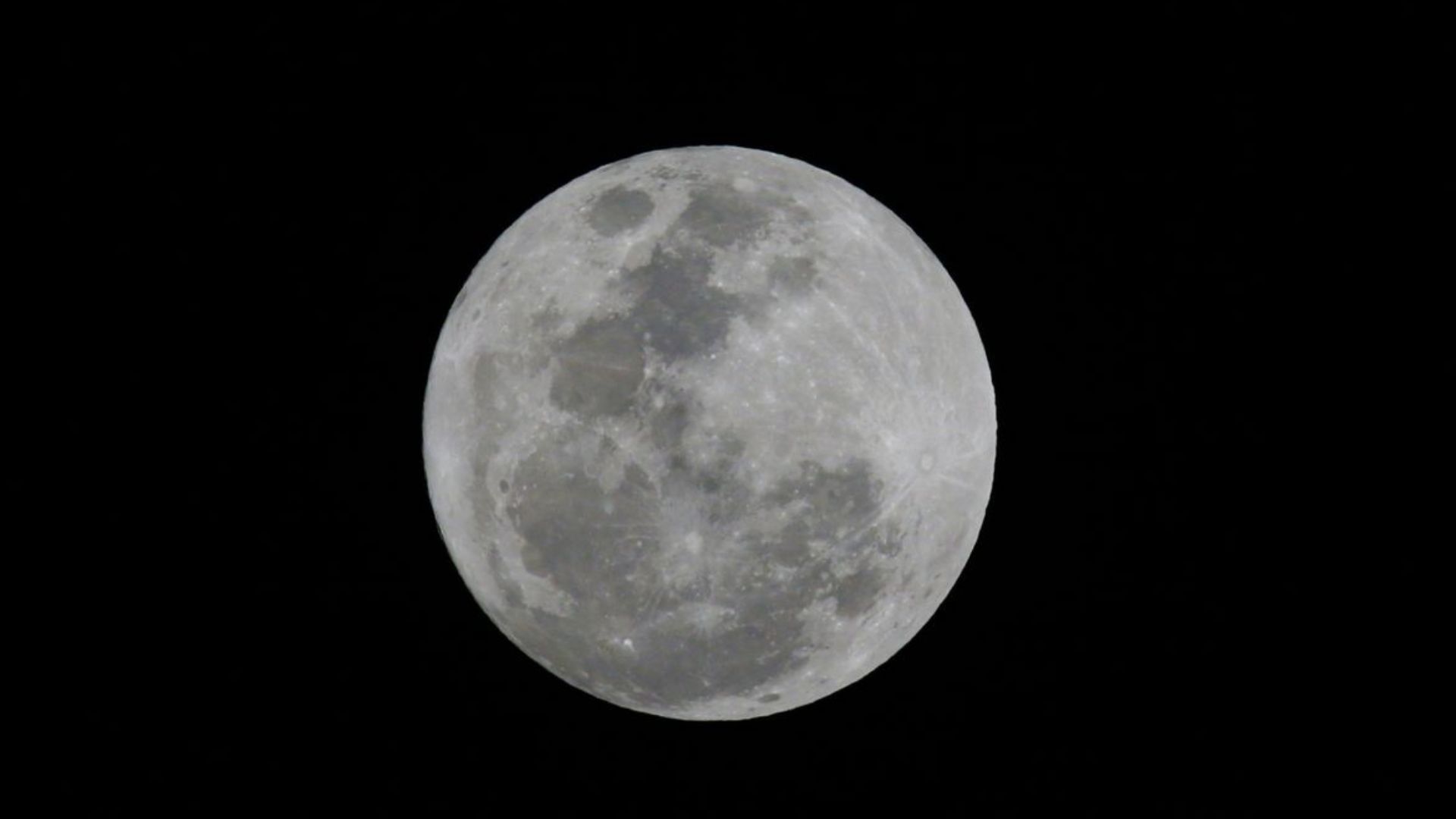 Maior superlua do ano pode ser vista nesta quinta-feira (17)