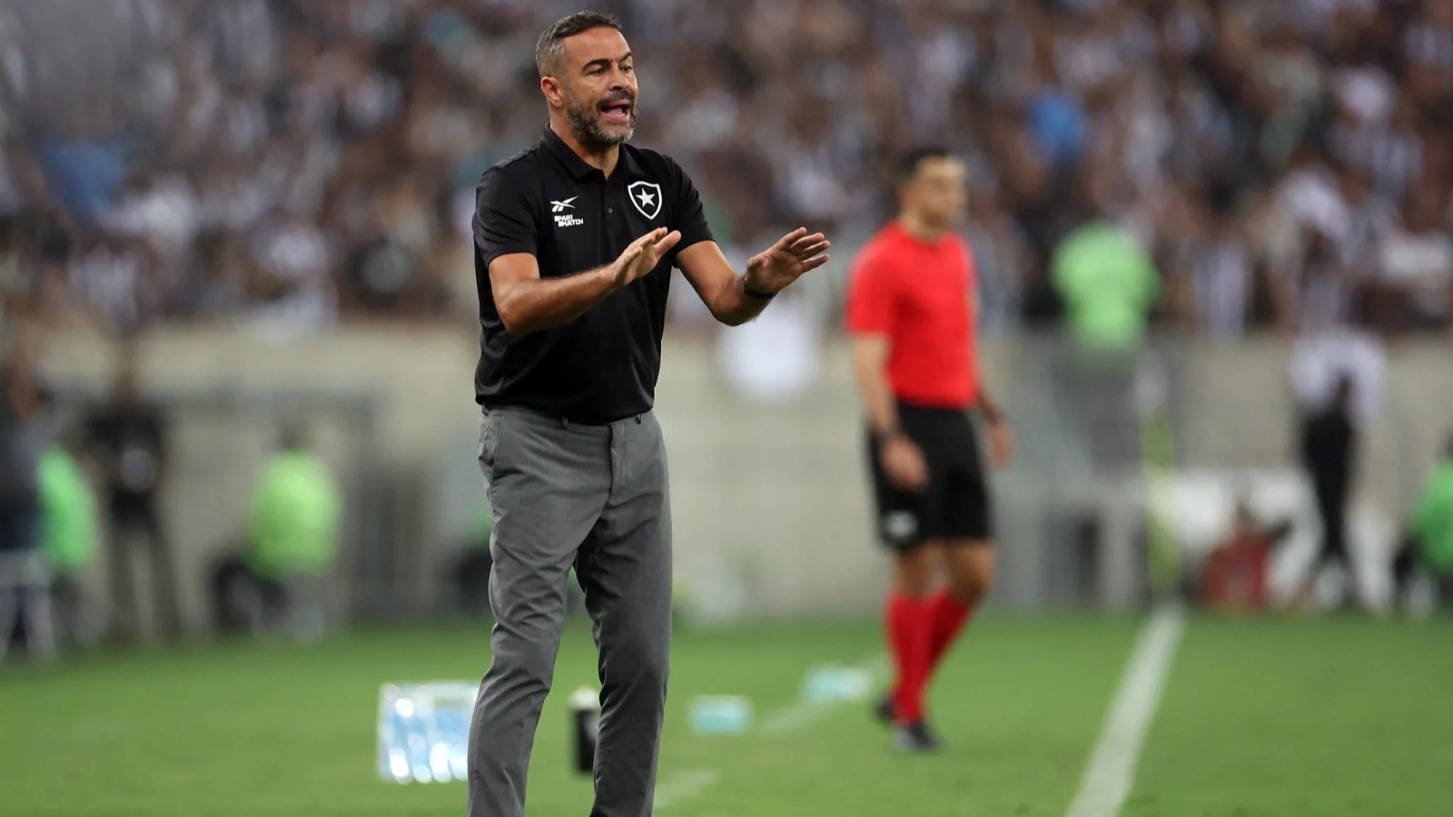 Artur Jorge pretende dimensionar Botafogo à imagem dos grandes clubes mundiais: ‘Queremos mais’