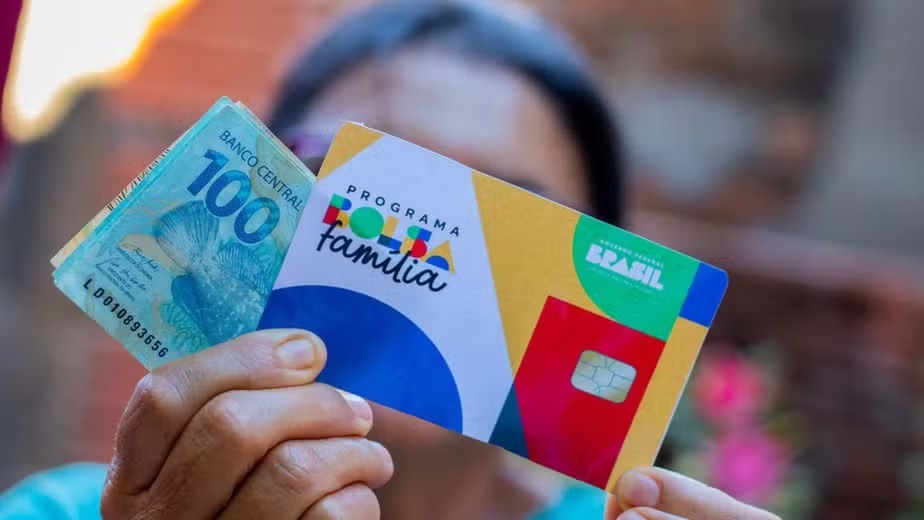 Bolsa Família auxilia 20,7 milhões de famílias com em média R$ 678,46 no mês de outubro