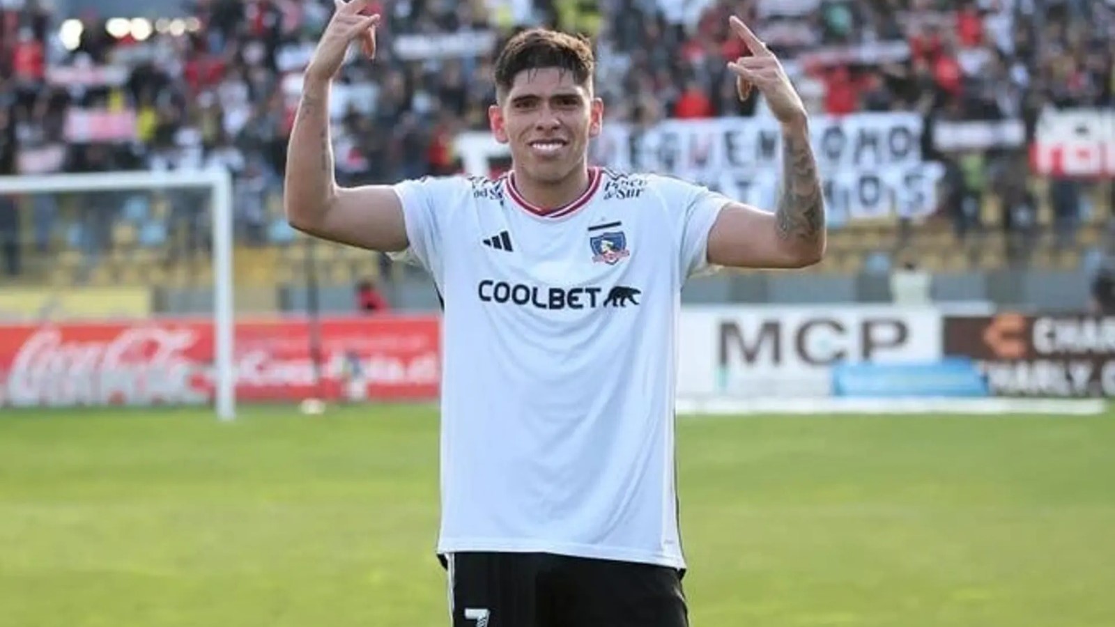 Vasco cobra R$ 13,7 milhões de Colo-Colo por descumprimento de contrato de Carlos Palacios