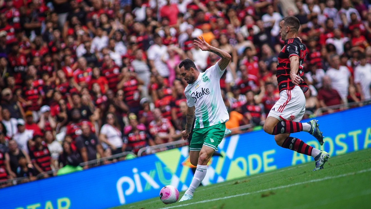 Árbitros de VAR das partidas entre Flamengo x Juventude e Vitória x Fluminense são afastados pela CBF