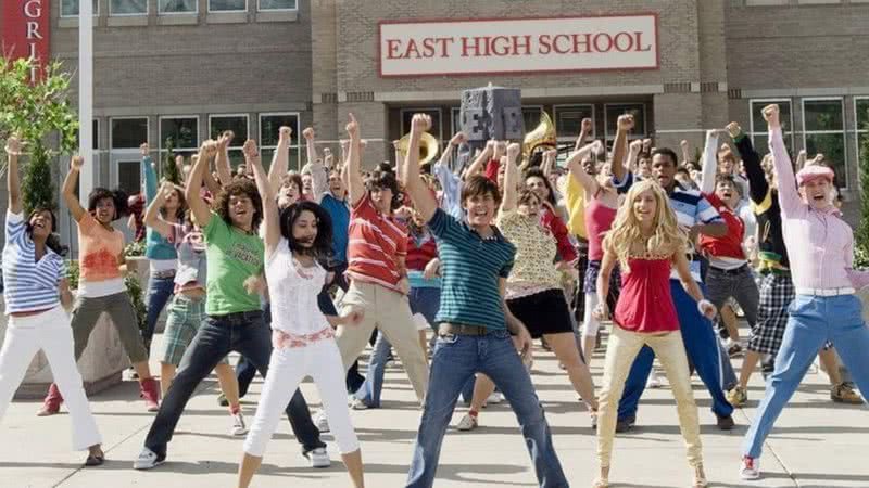 Atores de ‘High School Musical’ comemoram 100 anos da escola que serviu de cenário para filme