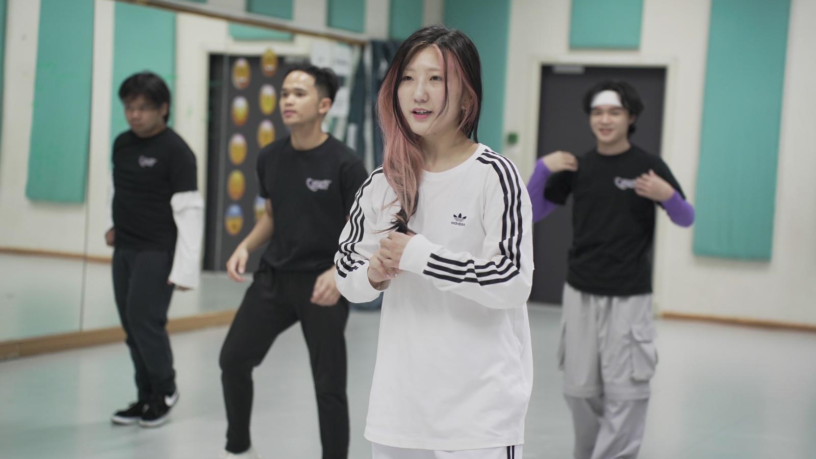 Oficina gratuita de dança com integrante de grupo de K-pop acontece nesta quinta (31) na Barra