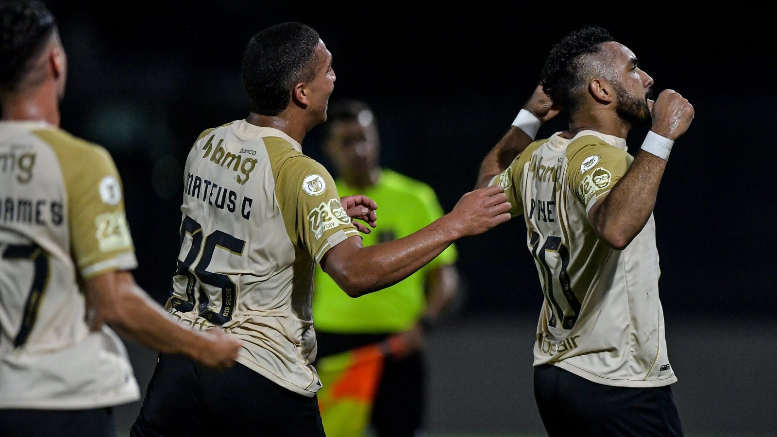 Vasco vence Bahia por 3 a 2 em São Januário e segue na disputa por vaga na Libertadores