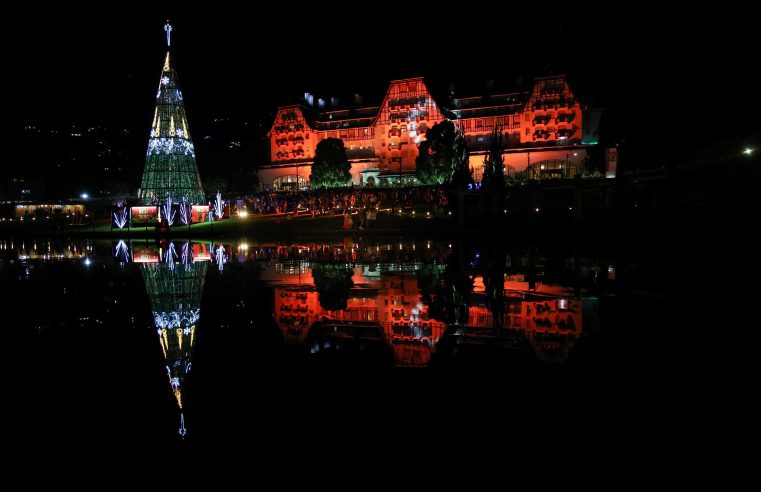 Magia do Natal Sesc RJ será inaugurada nesta sexta (08) com festa e chegada do Papai Noel no Quitandinha em Petrópolis