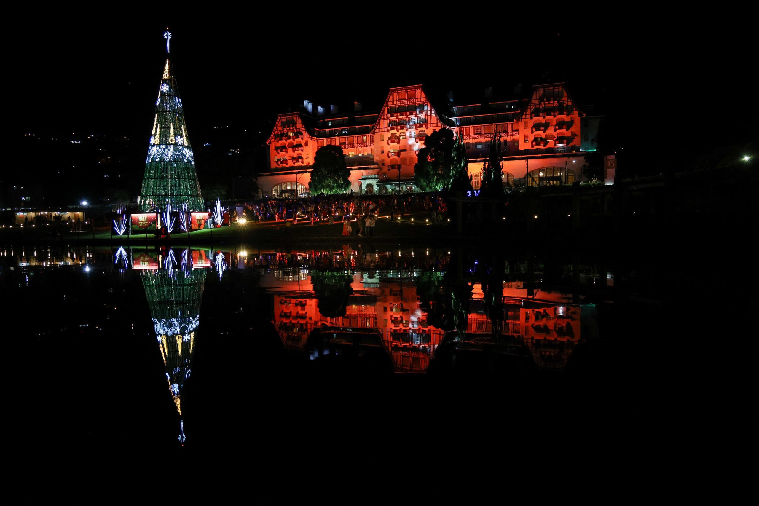 Magia do Natal Sesc RJ será inaugurada nesta sexta (08) com festa e chegada do Papai Noel no Quitandinha em Petrópolis