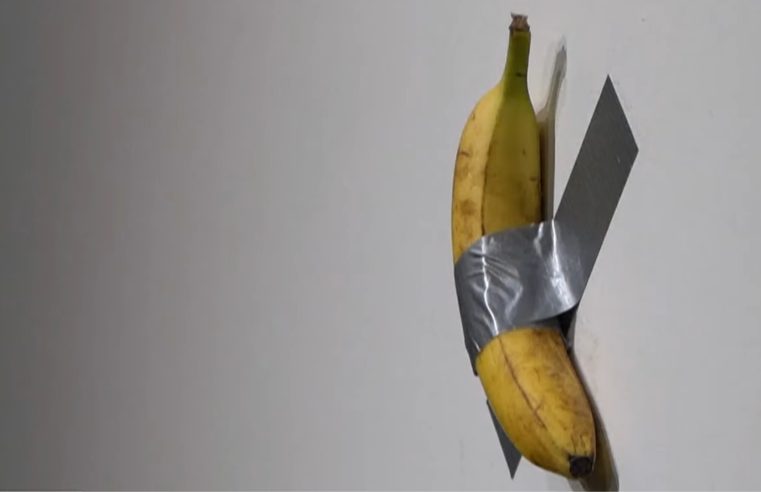 Arte de ‘banana colada com fita adesiva’ é vendida por R$ 35 milhões em leilão