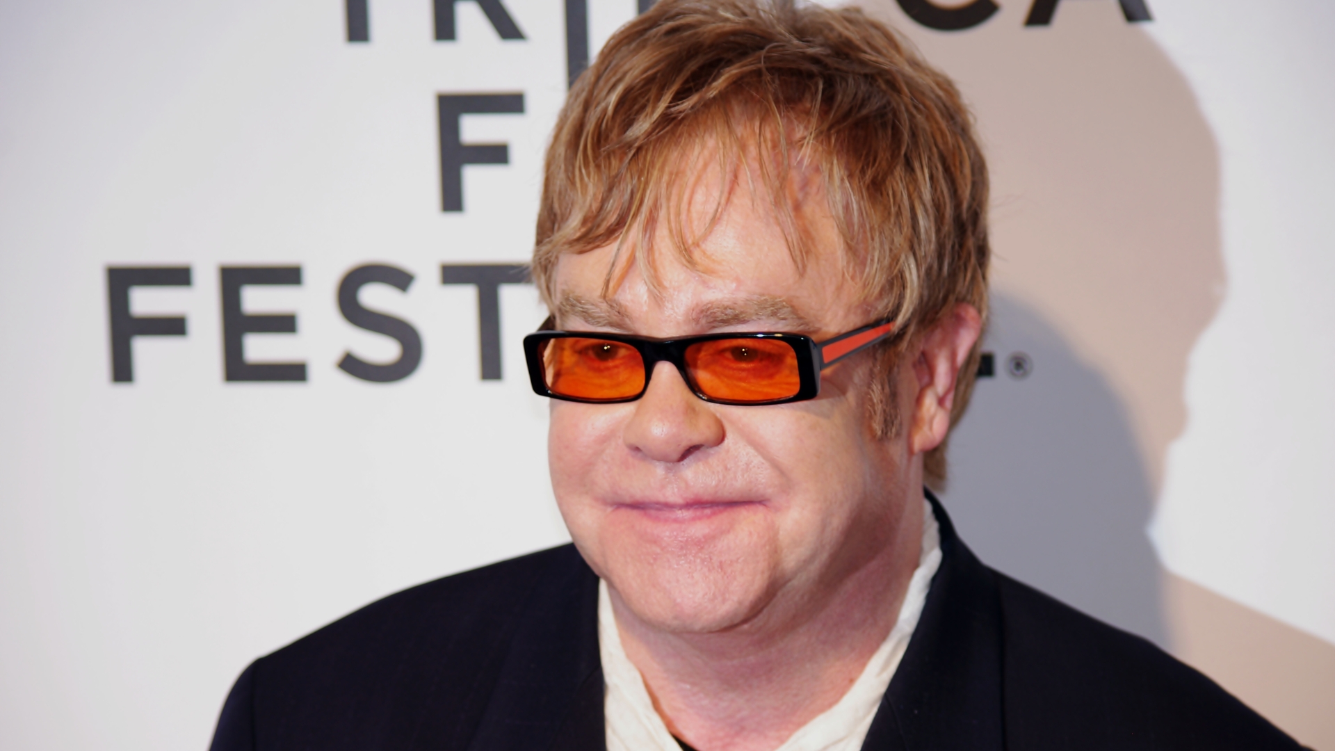 Elton John fala sobre perda de visão do olho direito após infecção: ‘Não consigo trabalhar’