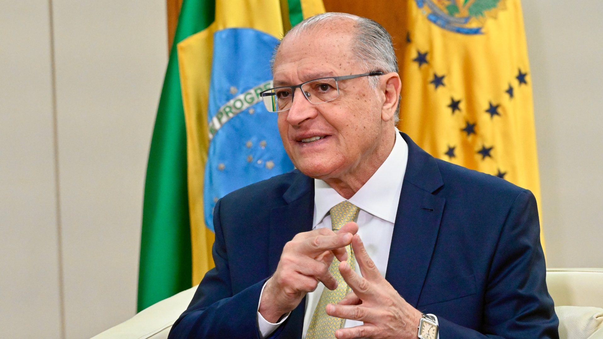 Alckmin diz que explosões na Praça dos Três Poderes são atentado grave e apuração será rigorosa