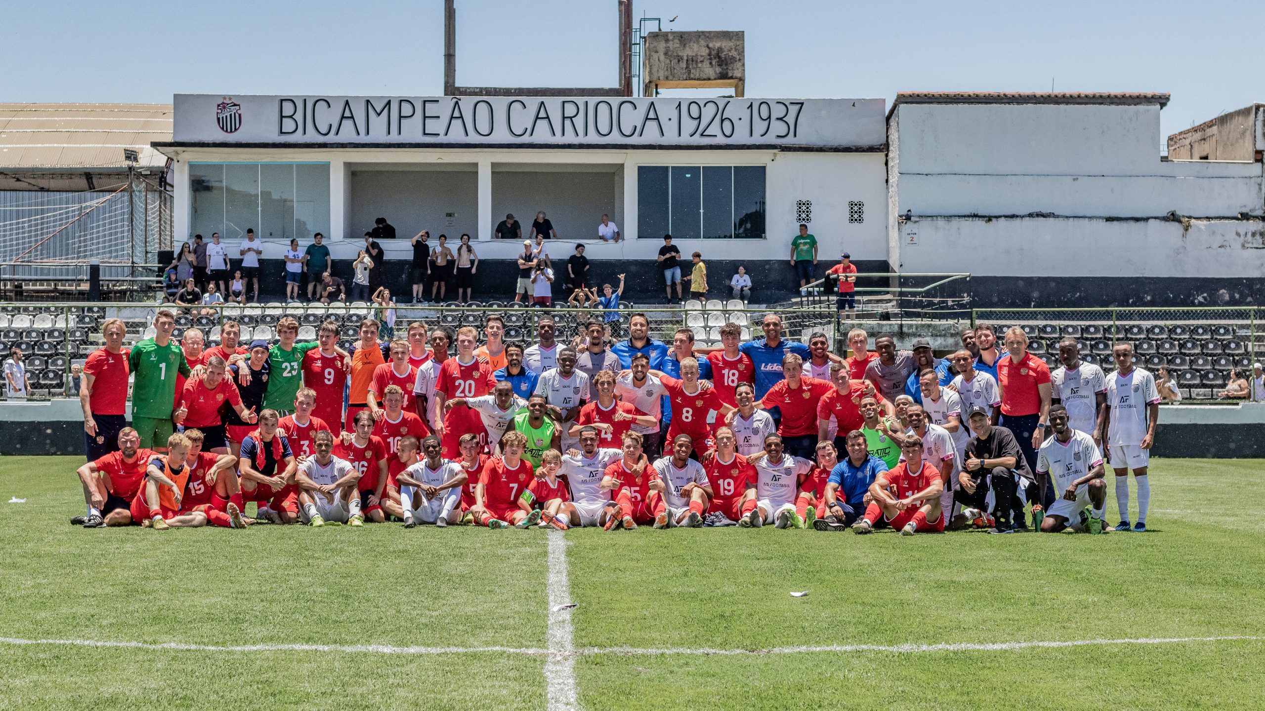 Seleção sub-21 da Rússia goleia São Cristóvão por 4 a 0 mas torcida se diverte e viraliza: ‘juiz ucraniano’