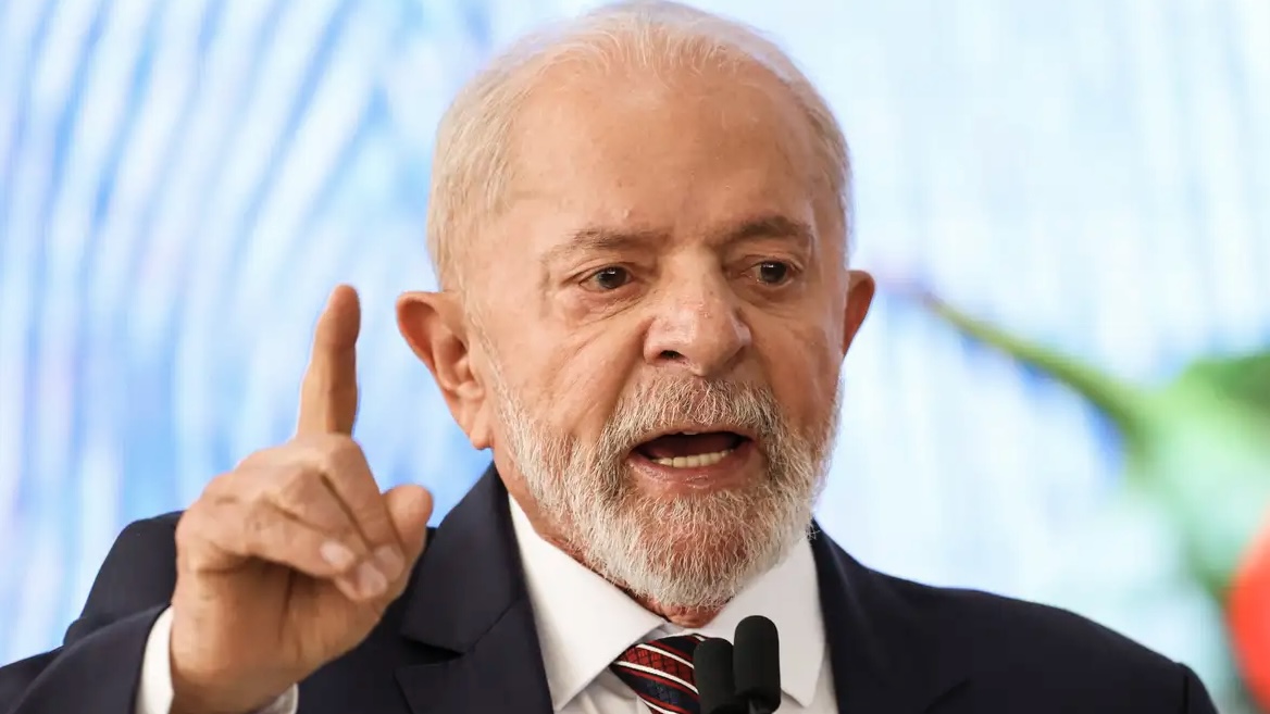 Vitória de Kamala Harris é mais segura para a democracia, diz Lula