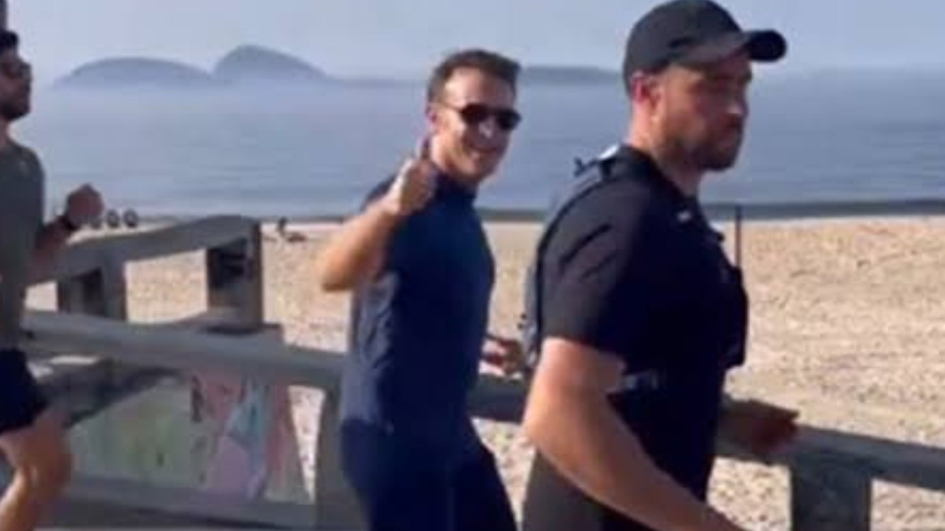 Macron corre na Praia de Ipanema antes de último dia do G20 no RJ