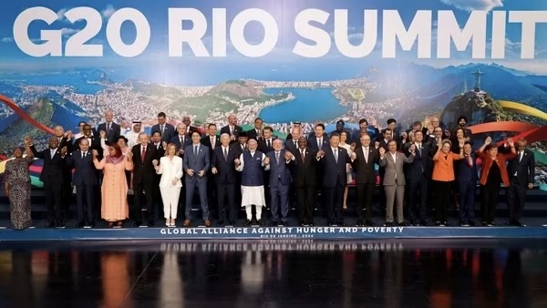 ‘Foto de família’ com líderes mundiais reunidos no G20 é refeita com Biden e sem Milei