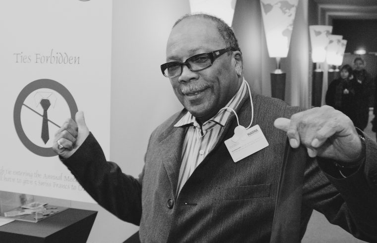 Morre Quincy Jones, astro da música, aos 91 anos