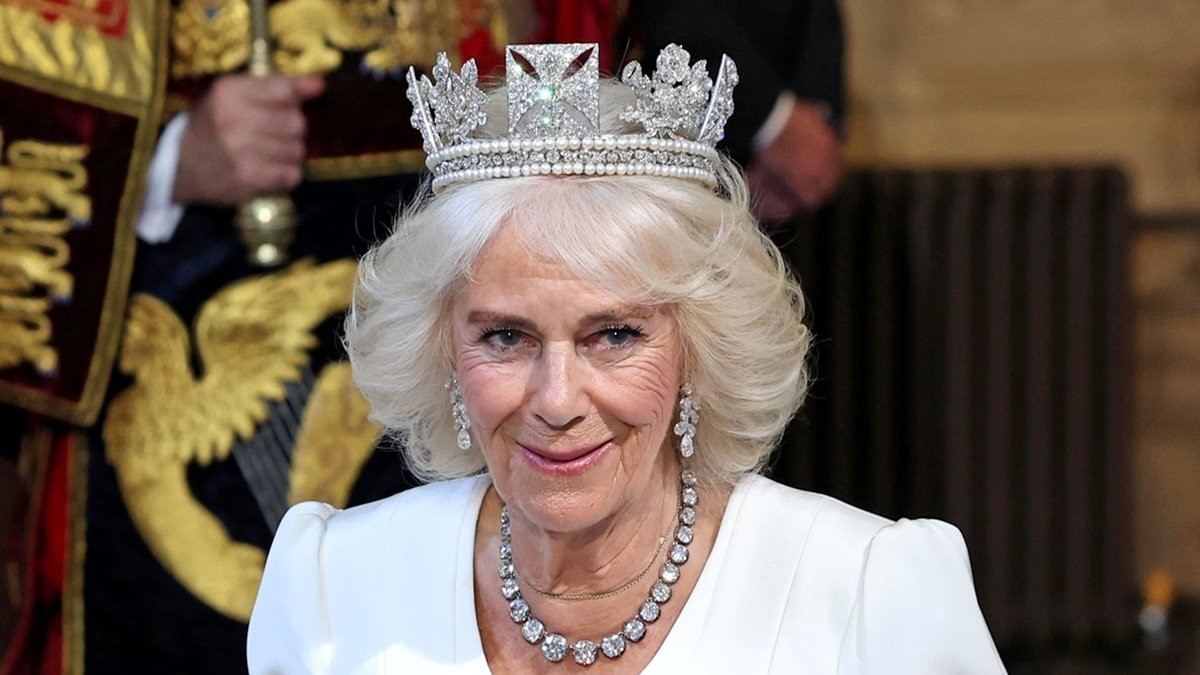 Rainha Camilla se afasta temporariamente de compromissos oficiais após diagnóstico de infecção pulmonar